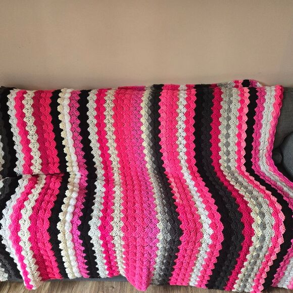 Handmade afghan - Picture 2 of 3